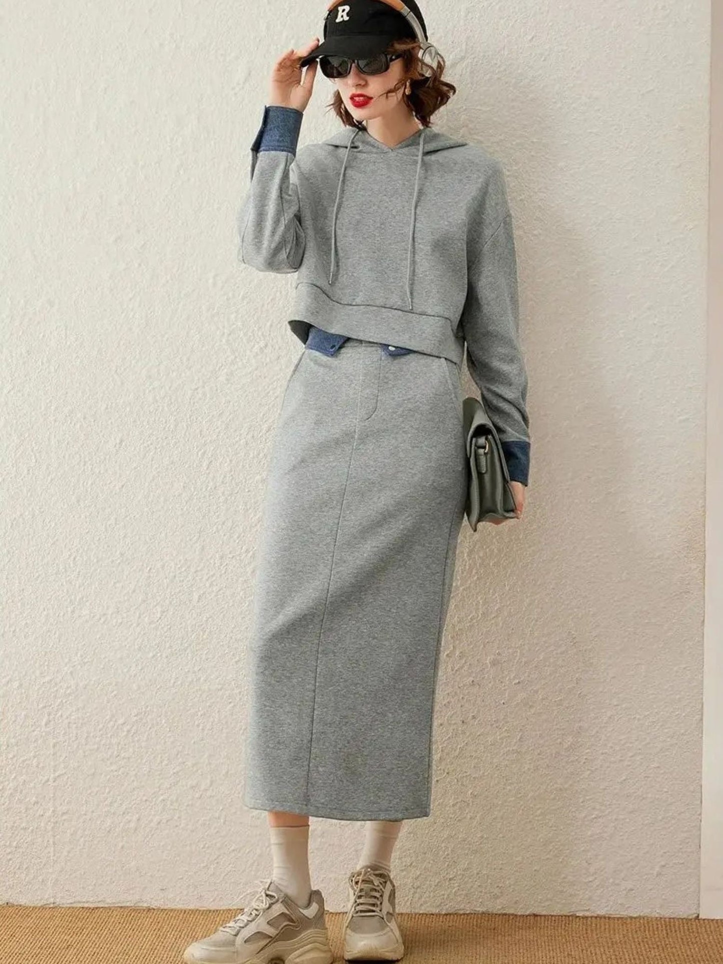 Conjunto Todelt com Sweater com Capuz e Vestido Midi