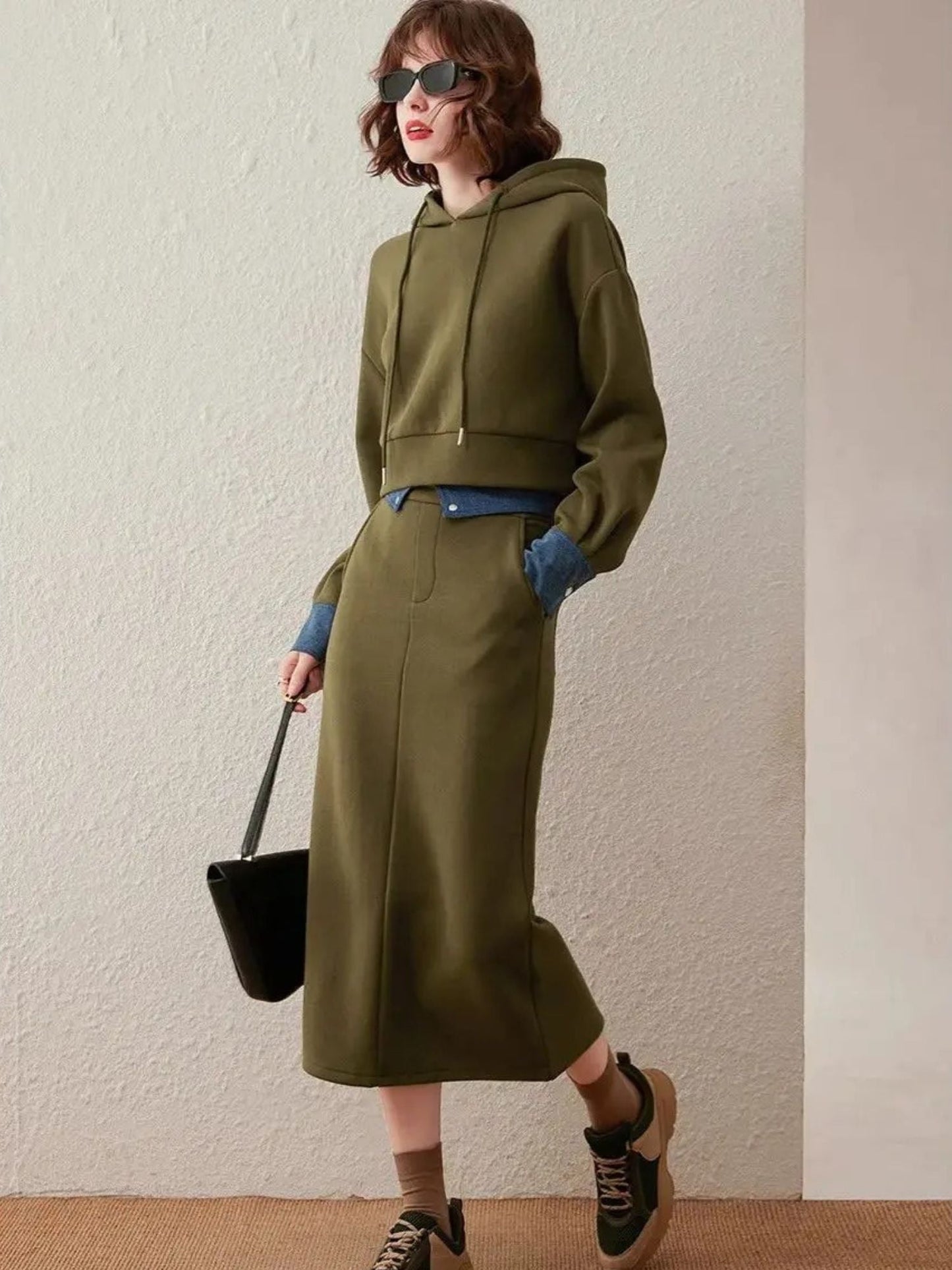 Conjunto Todelt com Sweater com Capuz e Vestido Midi