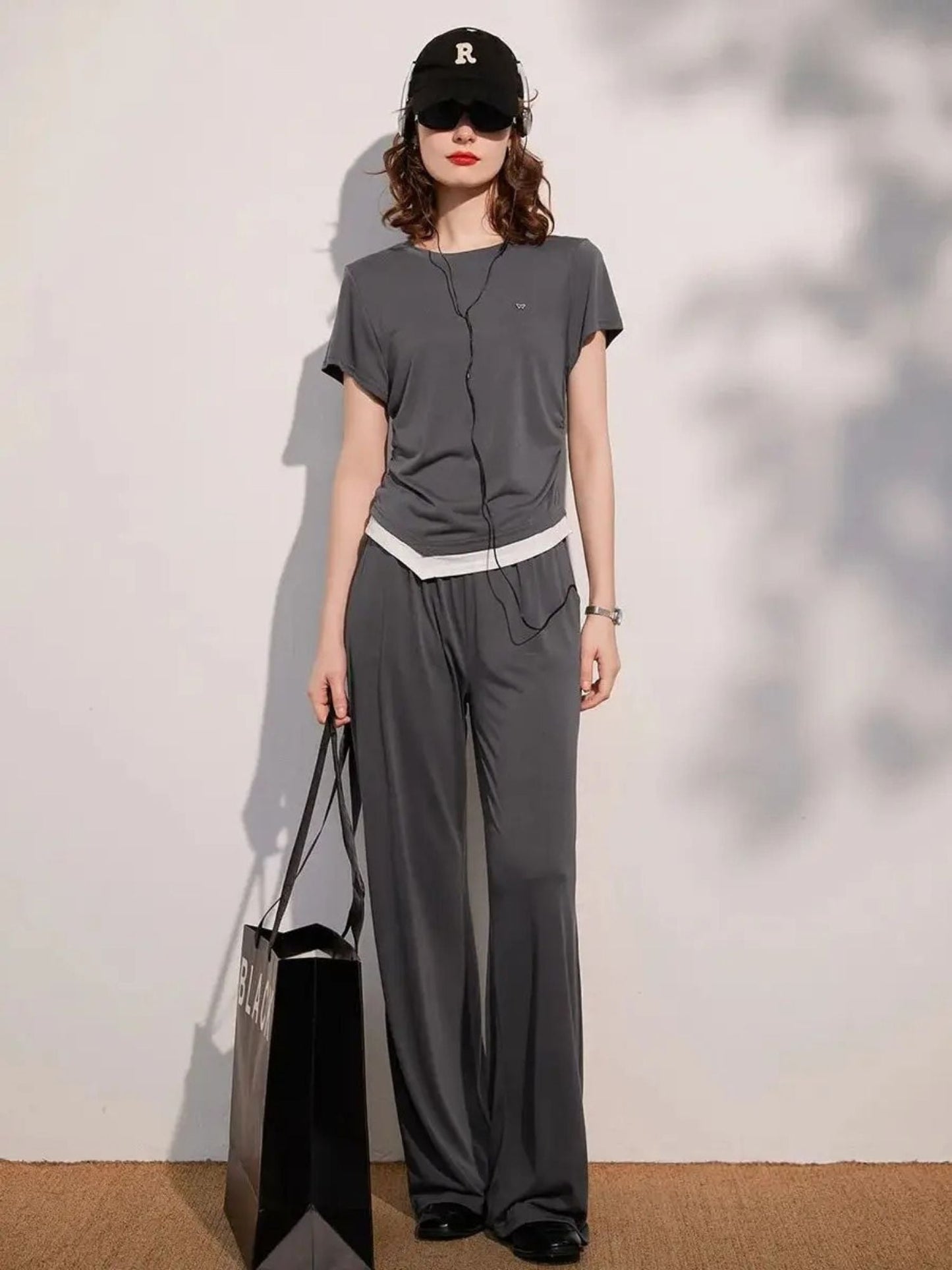 Conjunto de Dois Peças com T-shirt Solta e Calças de Perna Larga