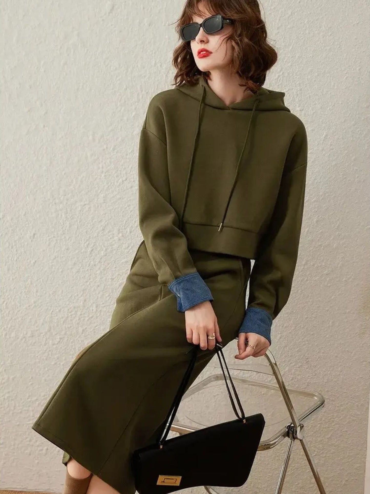 Conjunto Todelt com Sweater com Capuz e Vestido Midi