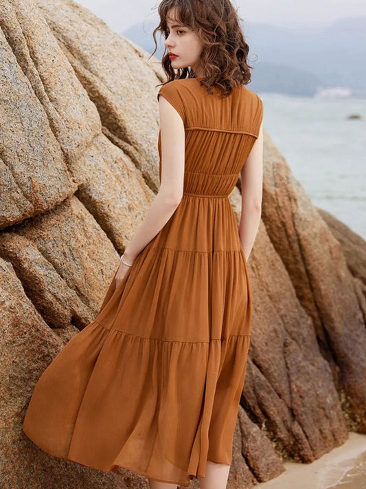 Vestido Longo com Decote V, Laço e Saia em Camadas