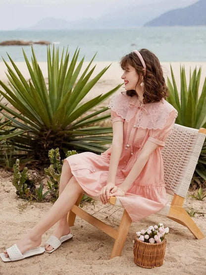 Vestido Curto com Abotoamento e Gola Peter Pan