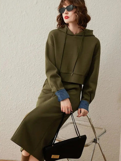 Conjunto Todelt com Sweater com Capuz e Vestido Midi